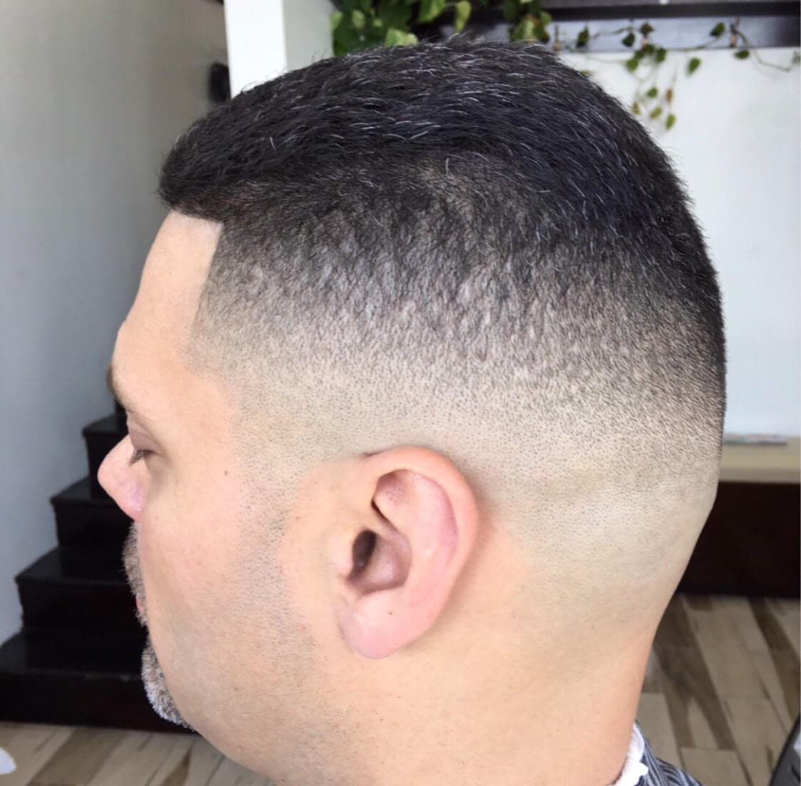 Degradado y arreglo de barba en Outline Barbería